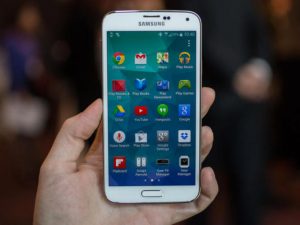 Suya Dayanan İlk Android Telefon Samsung Galaxy S5 Mini